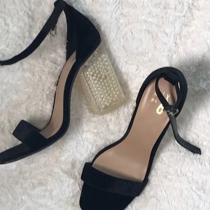 Black sandal with pearls on the heels NWT